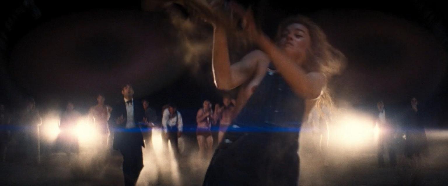 近两年爆火的真人芭比，那个男人背后的女人，小丑女Margot Robbie的一些大尺度照片