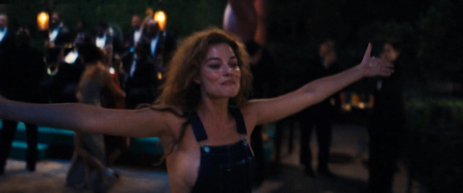近两年爆火的真人芭比，那个男人背后的女人，小丑女Margot Robbie的一些大尺度照片