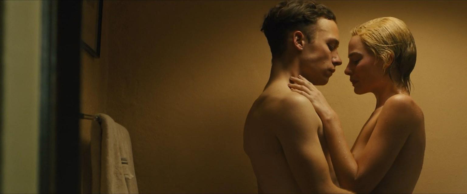 近两年爆火的真人芭比，那个男人背后的女人，小丑女Margot Robbie的一些大尺度照片
