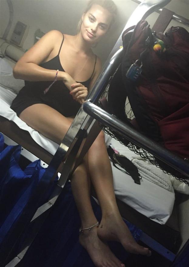 近两年爆火的真人芭比，那个男人背后的女人，小丑女Margot Robbie的一些大尺度照片