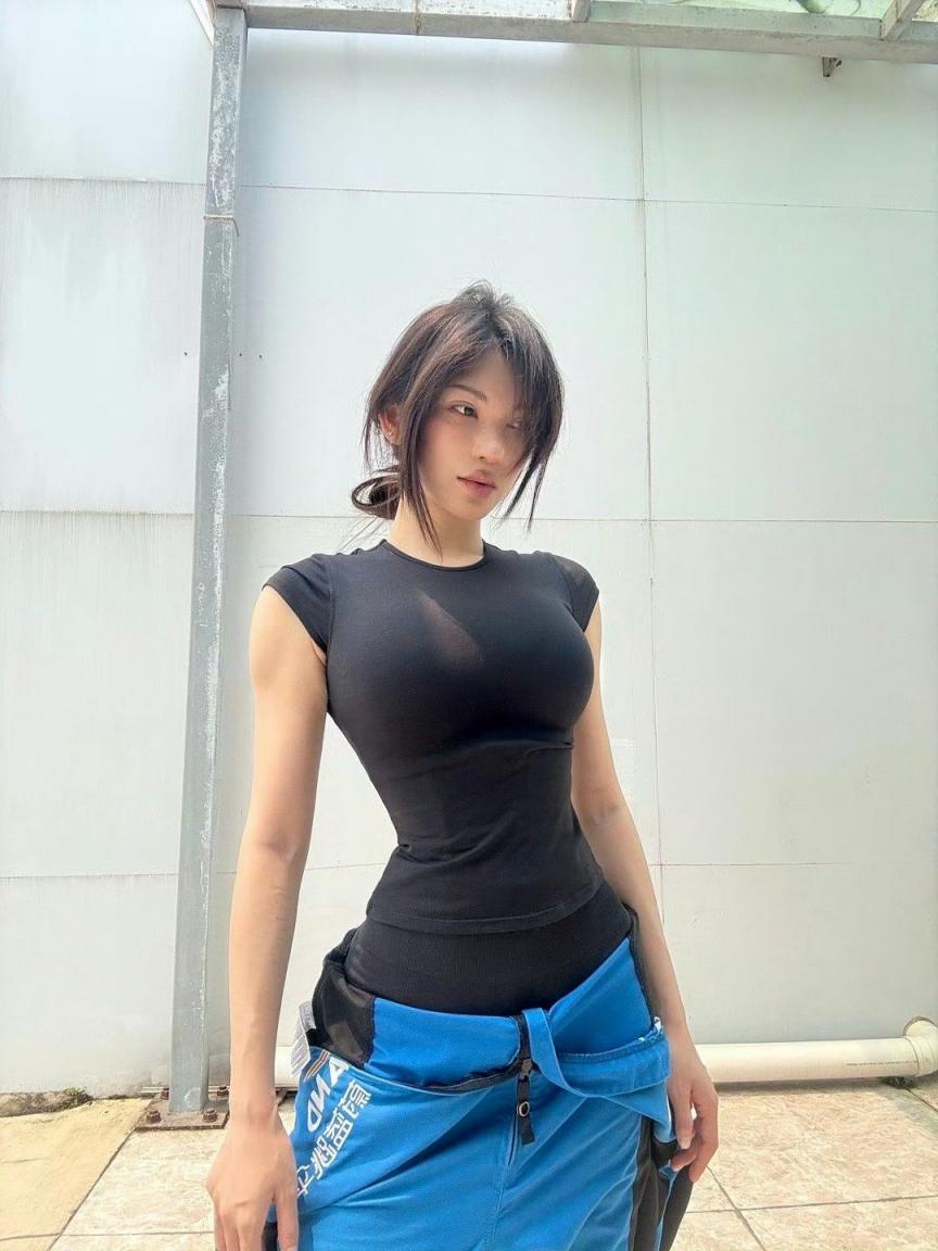 擦边网红骚鸡夏蓝