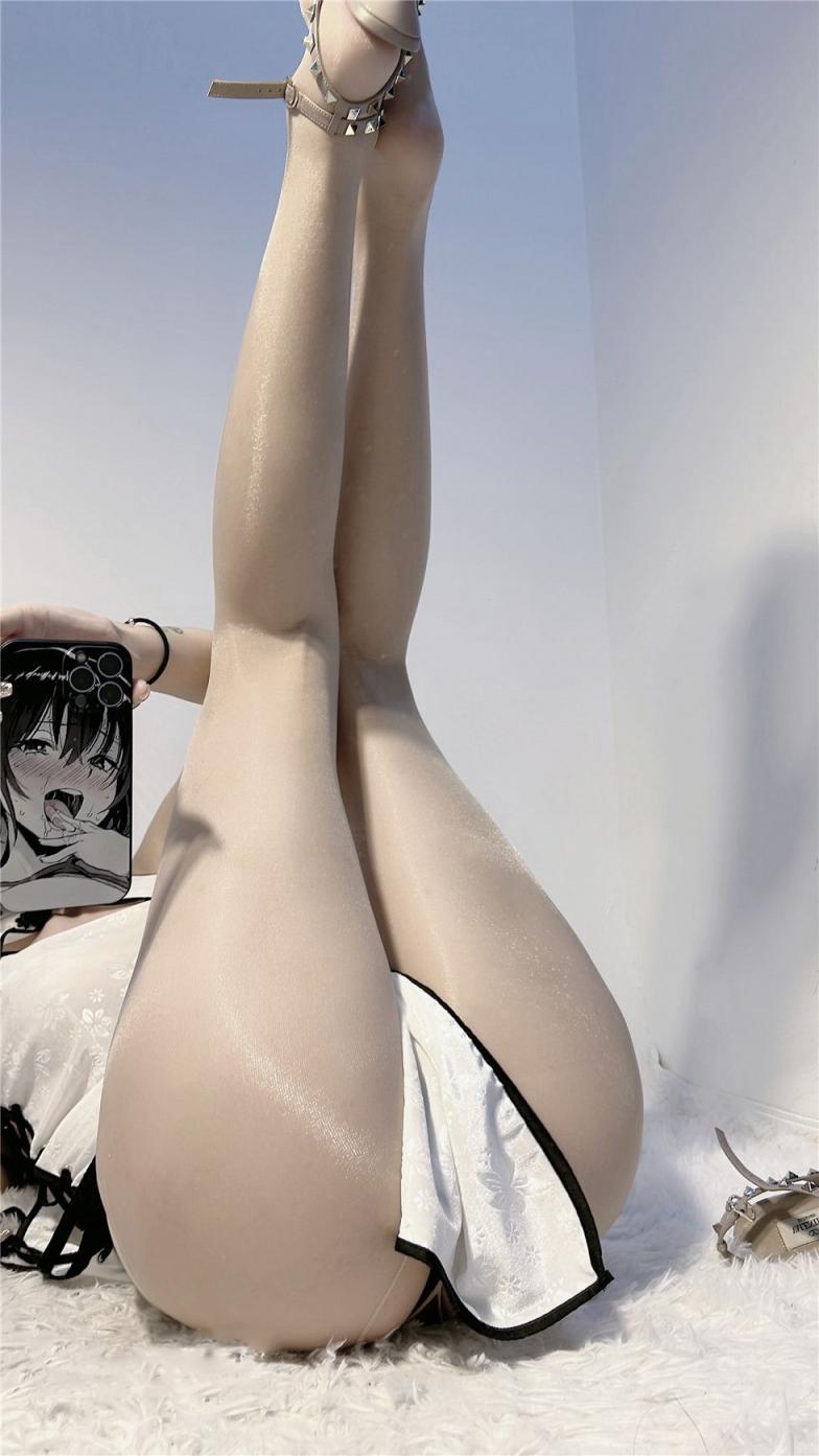 陈佩奇美丽大方性感写真