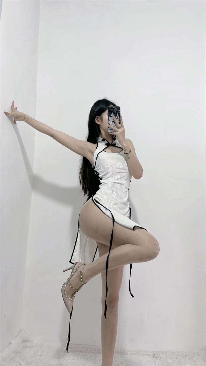 陈佩奇美丽大方性感写真