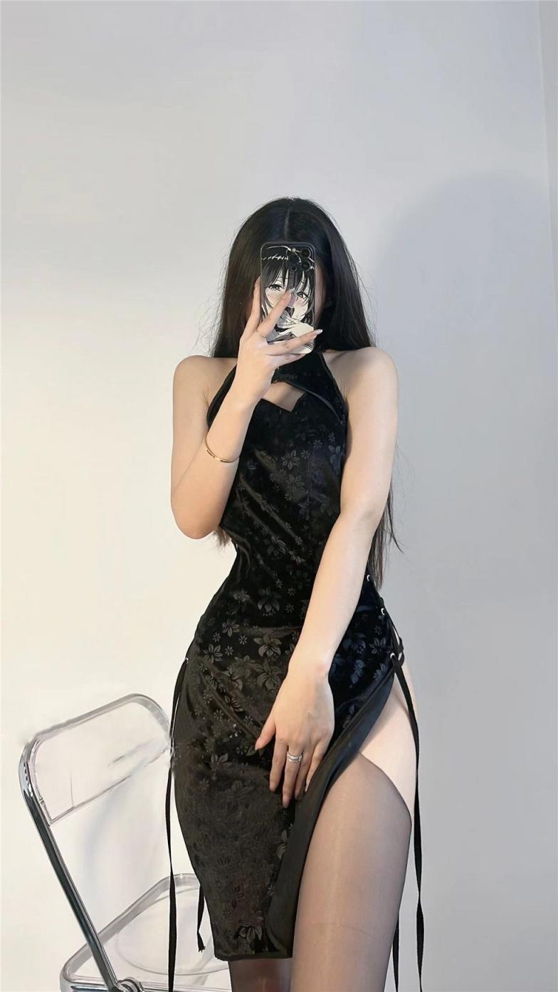 陈佩奇美丽大方性感写真