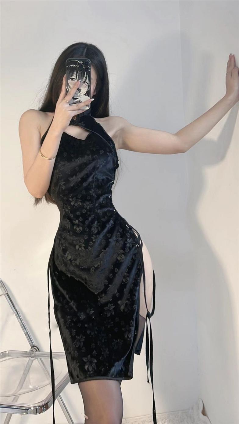 陈佩奇美丽大方性感写真