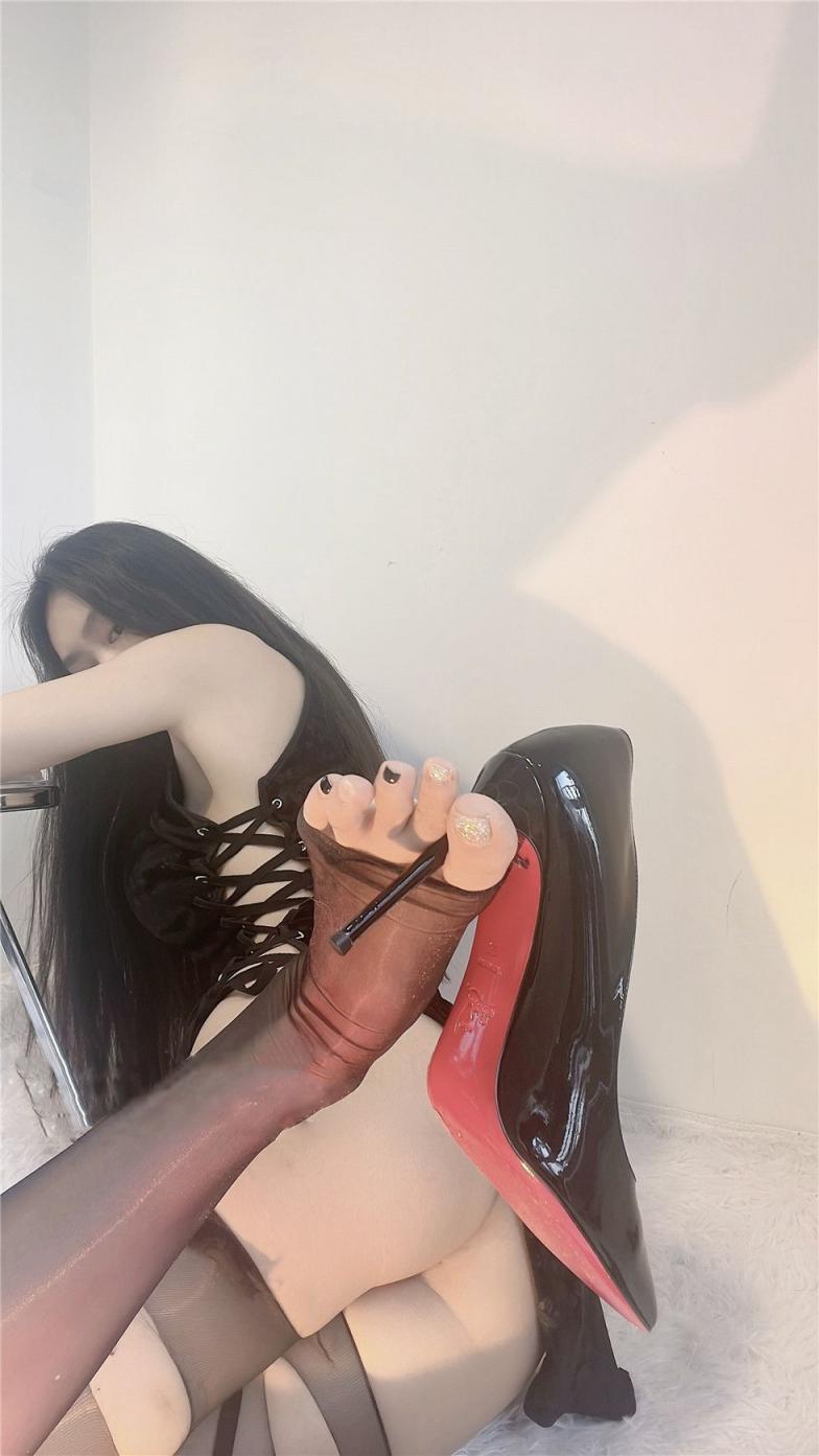 陈佩奇美丽大方性感写真