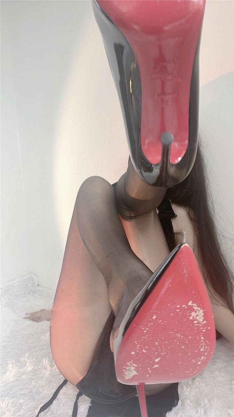 陈佩奇美丽大方性感写真