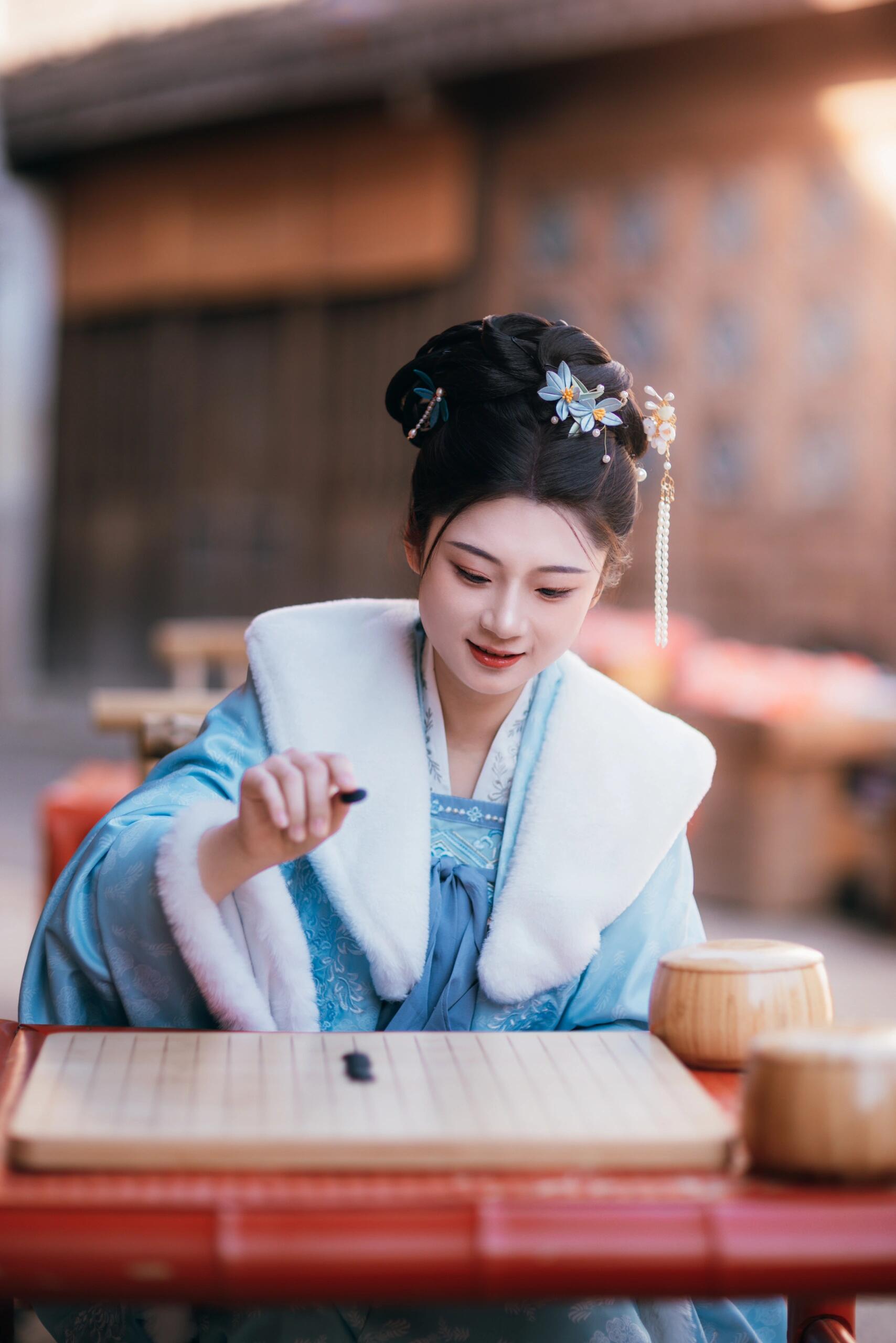 东方素女人妻的古风孕妇装