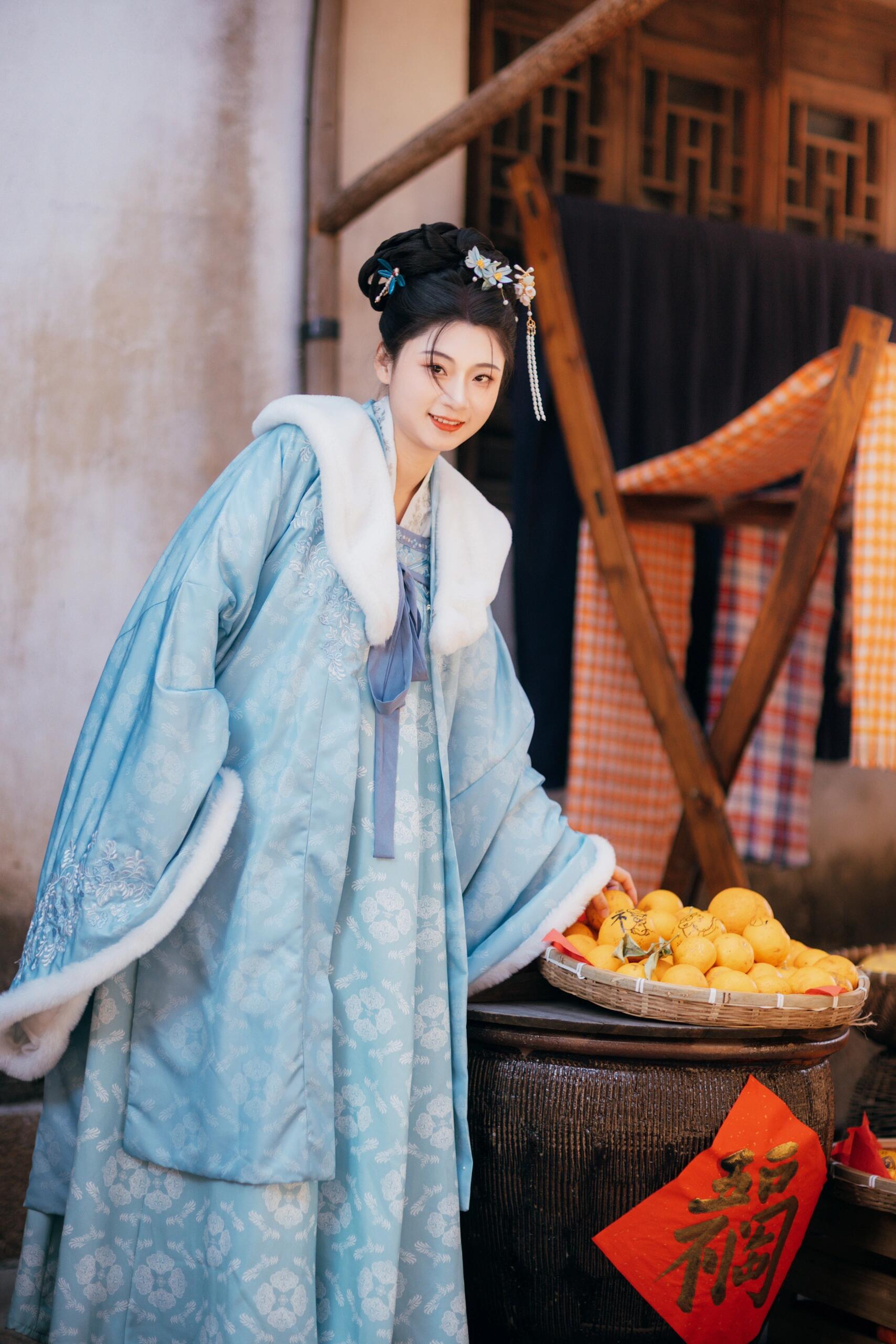 东方素女人妻的古风孕妇装