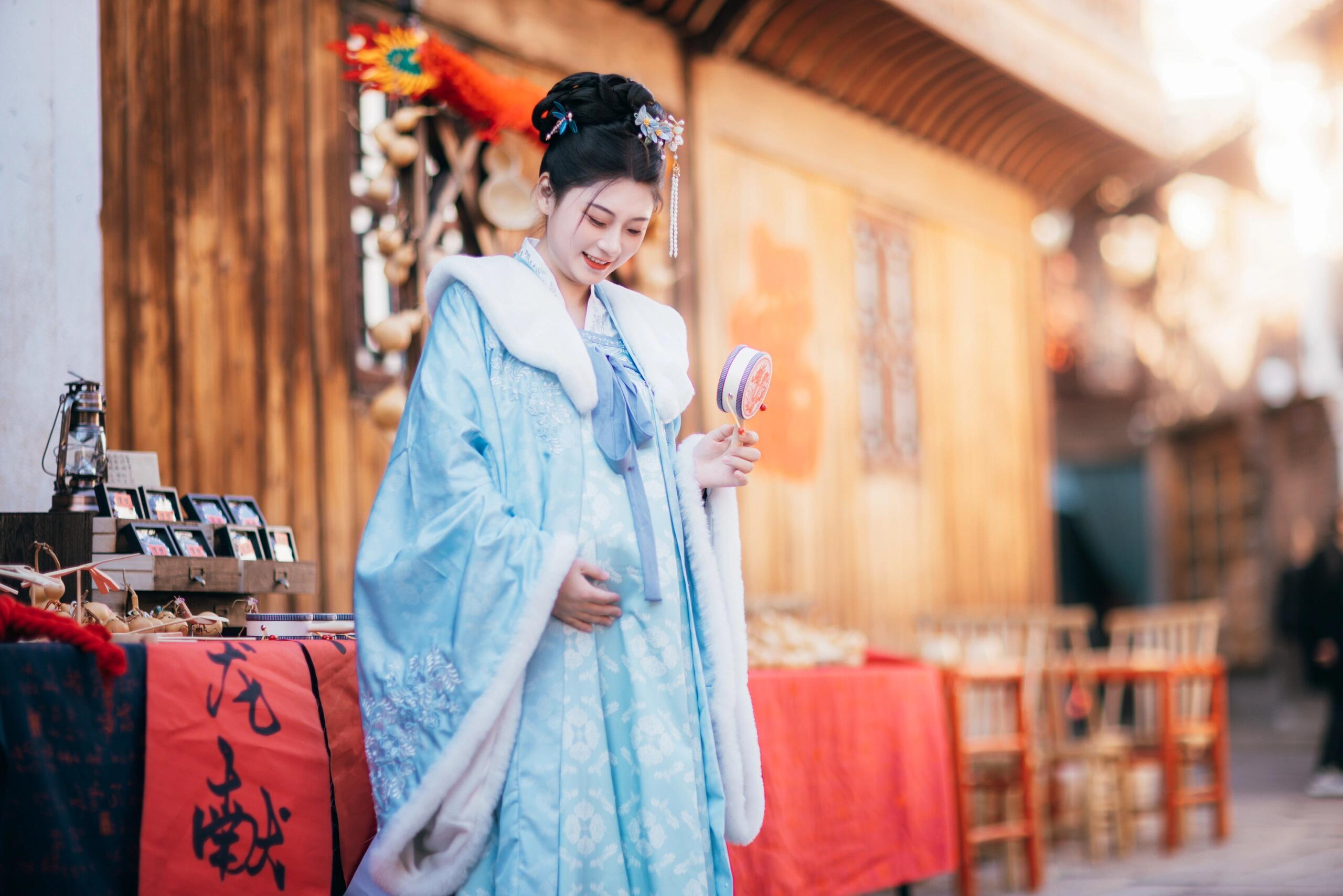 东方素女人妻的古风孕妇装