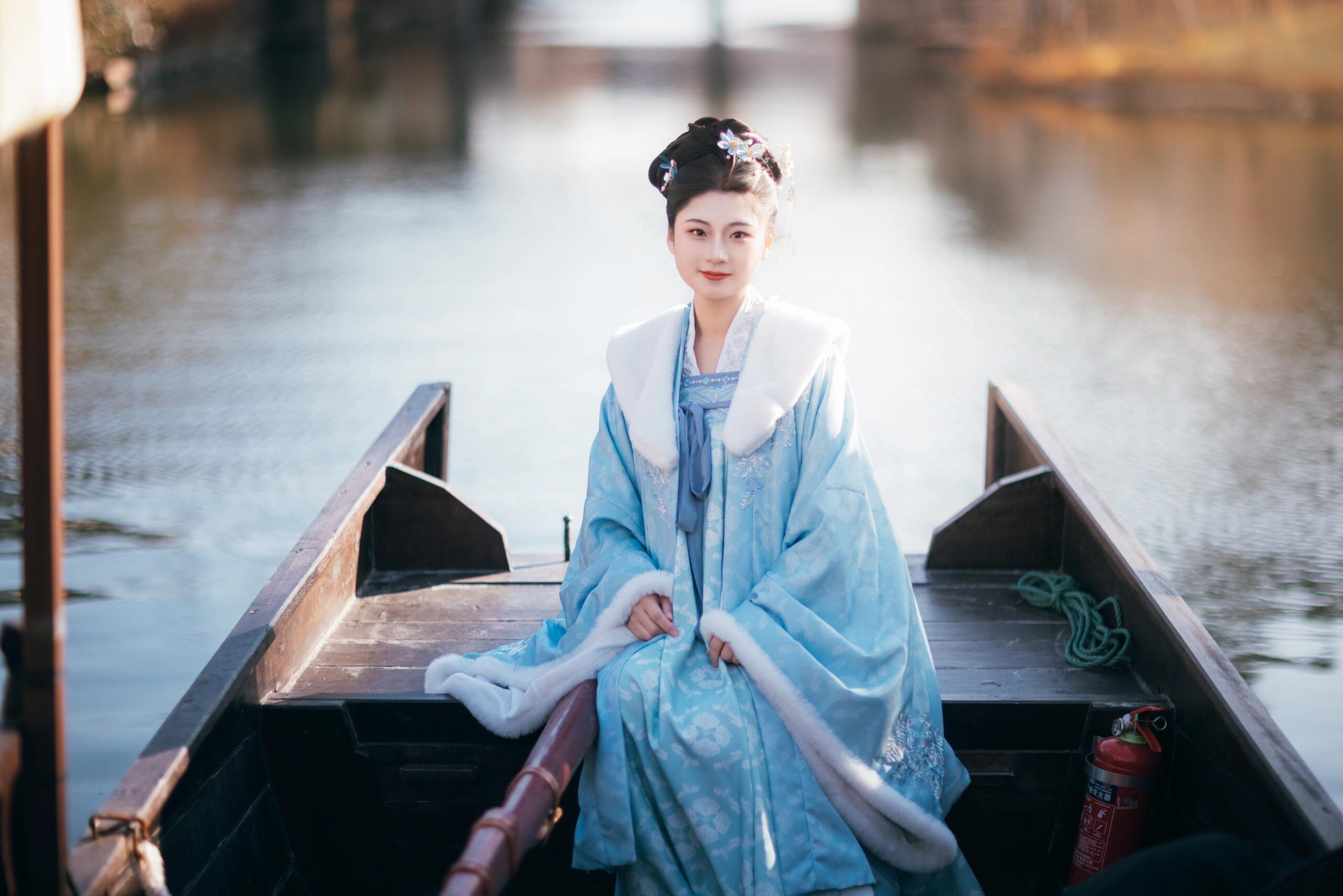 东方素女人妻的古风孕妇装
