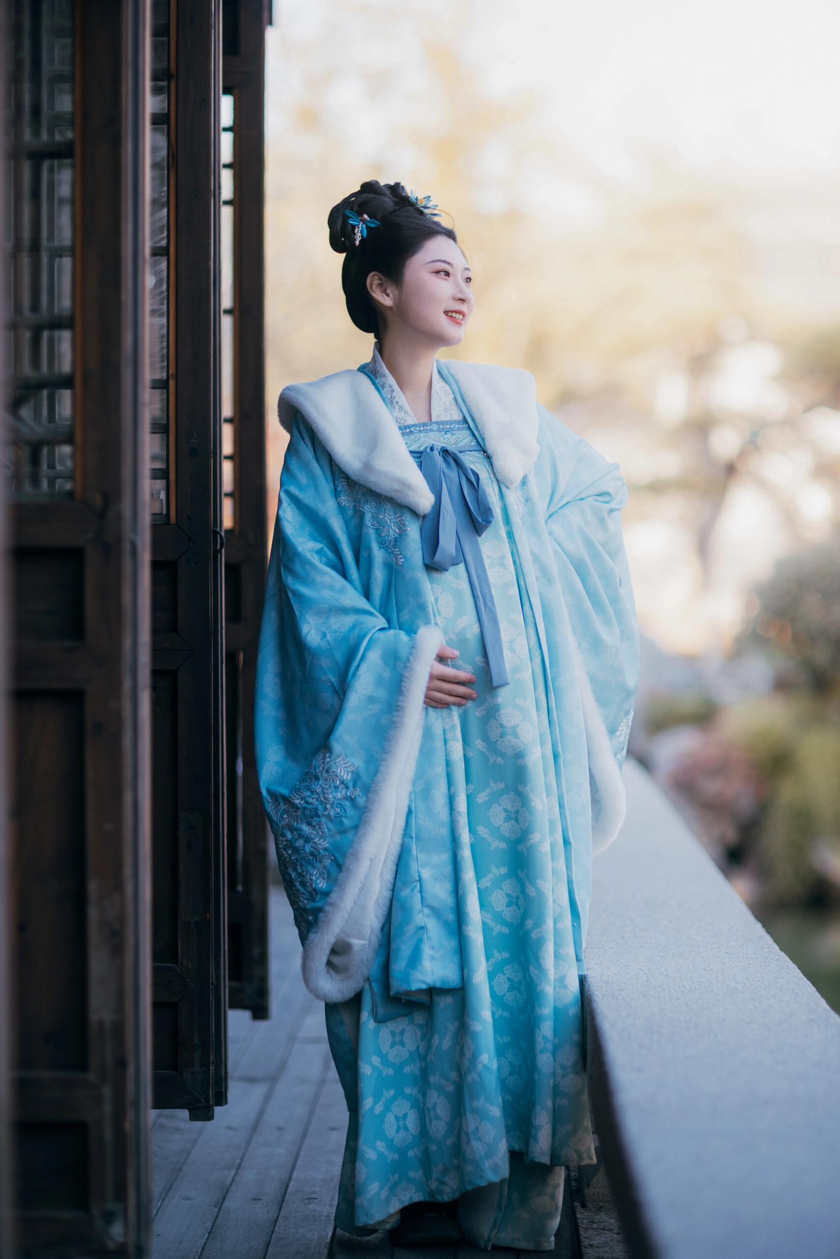 东方素女人妻的古风孕妇装