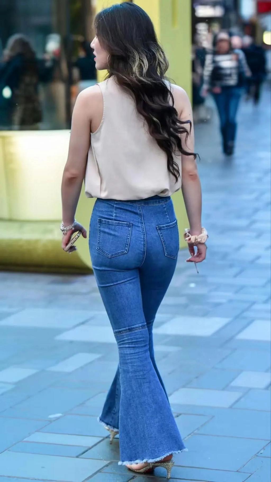 紧身牛仔裤少妇们