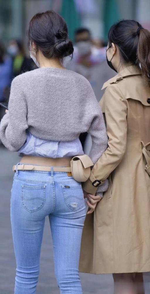 紧身牛仔裤少妇们