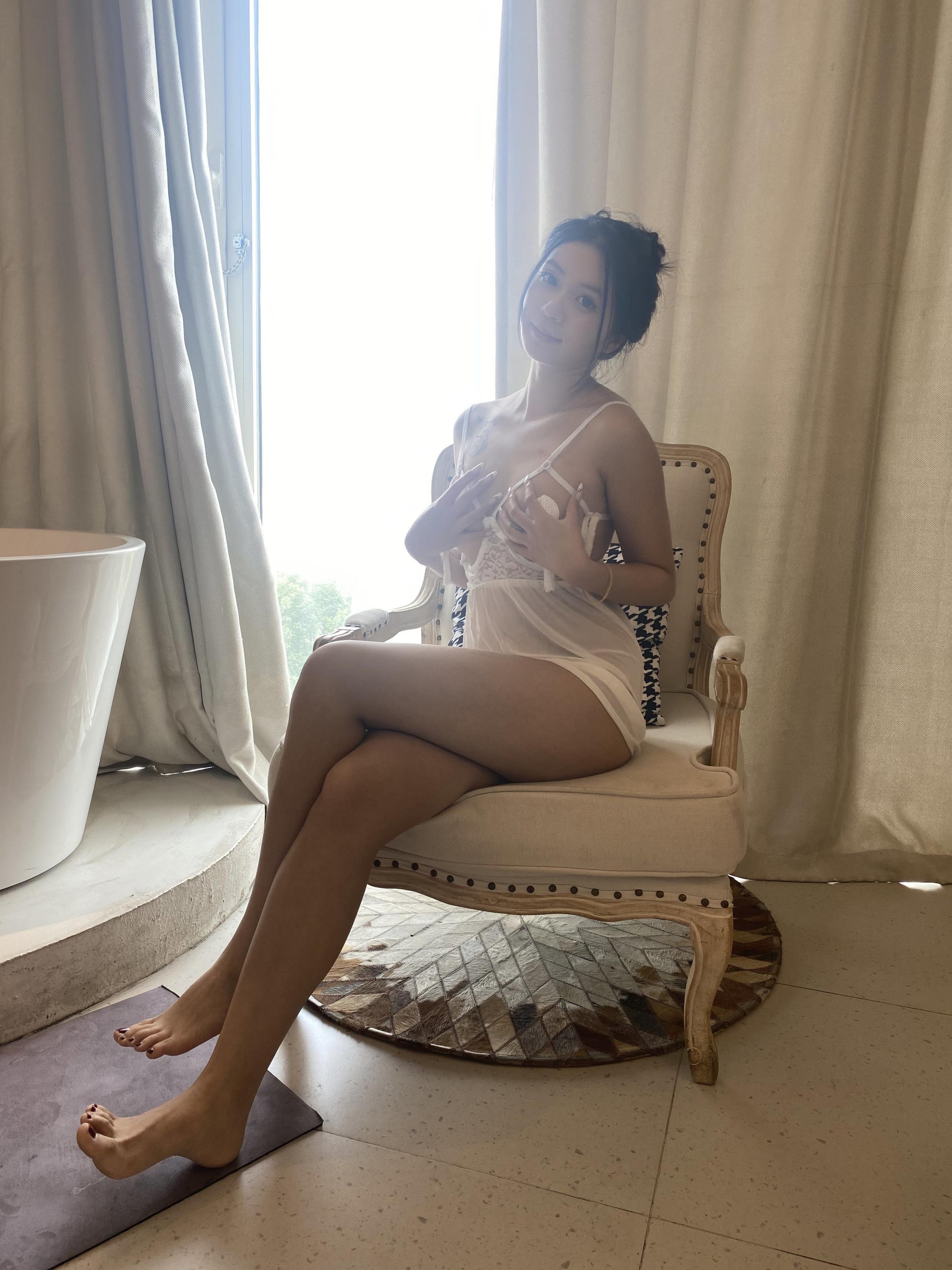 极品良家脱了衣服还挺骚