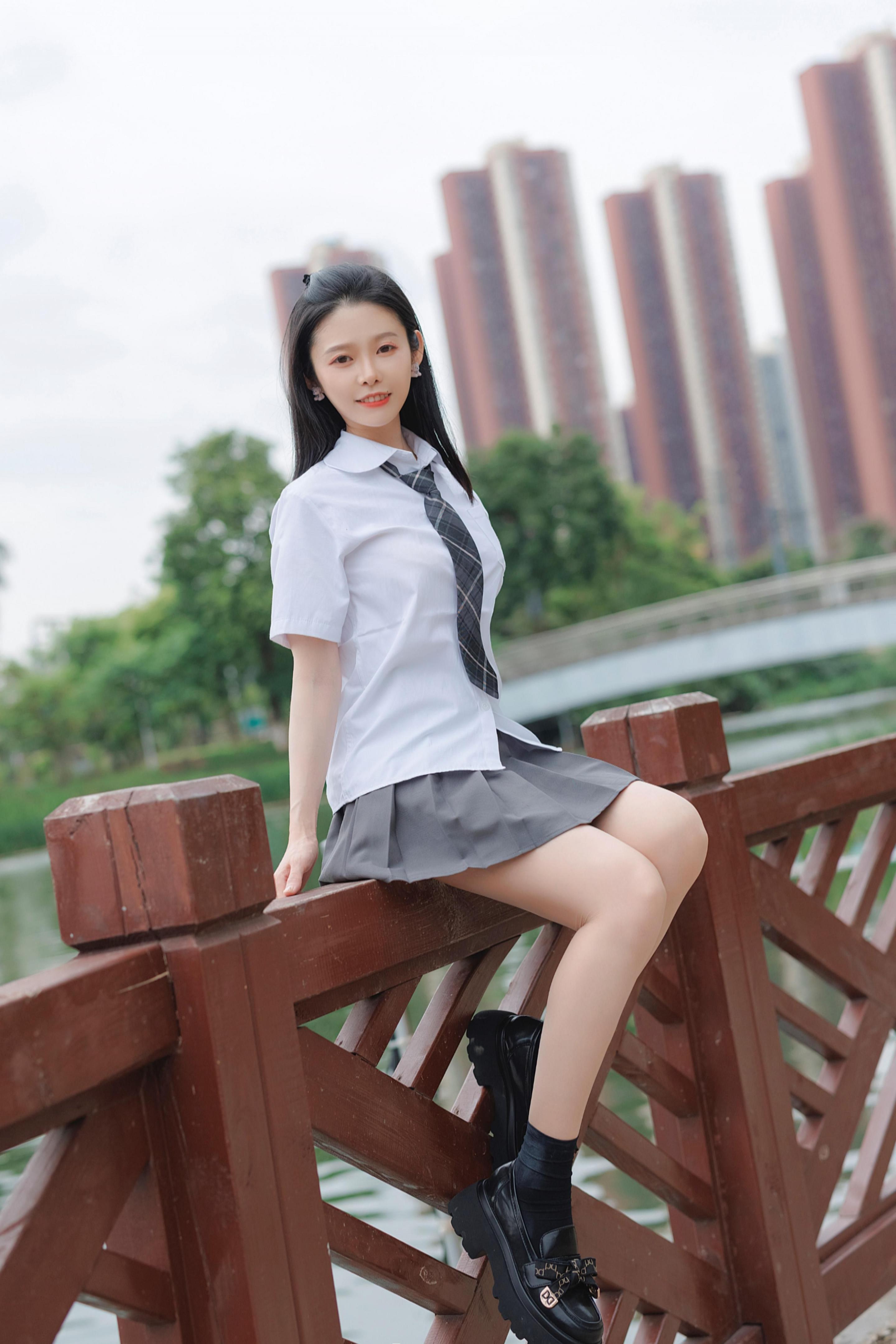 半夜就适合看看妞