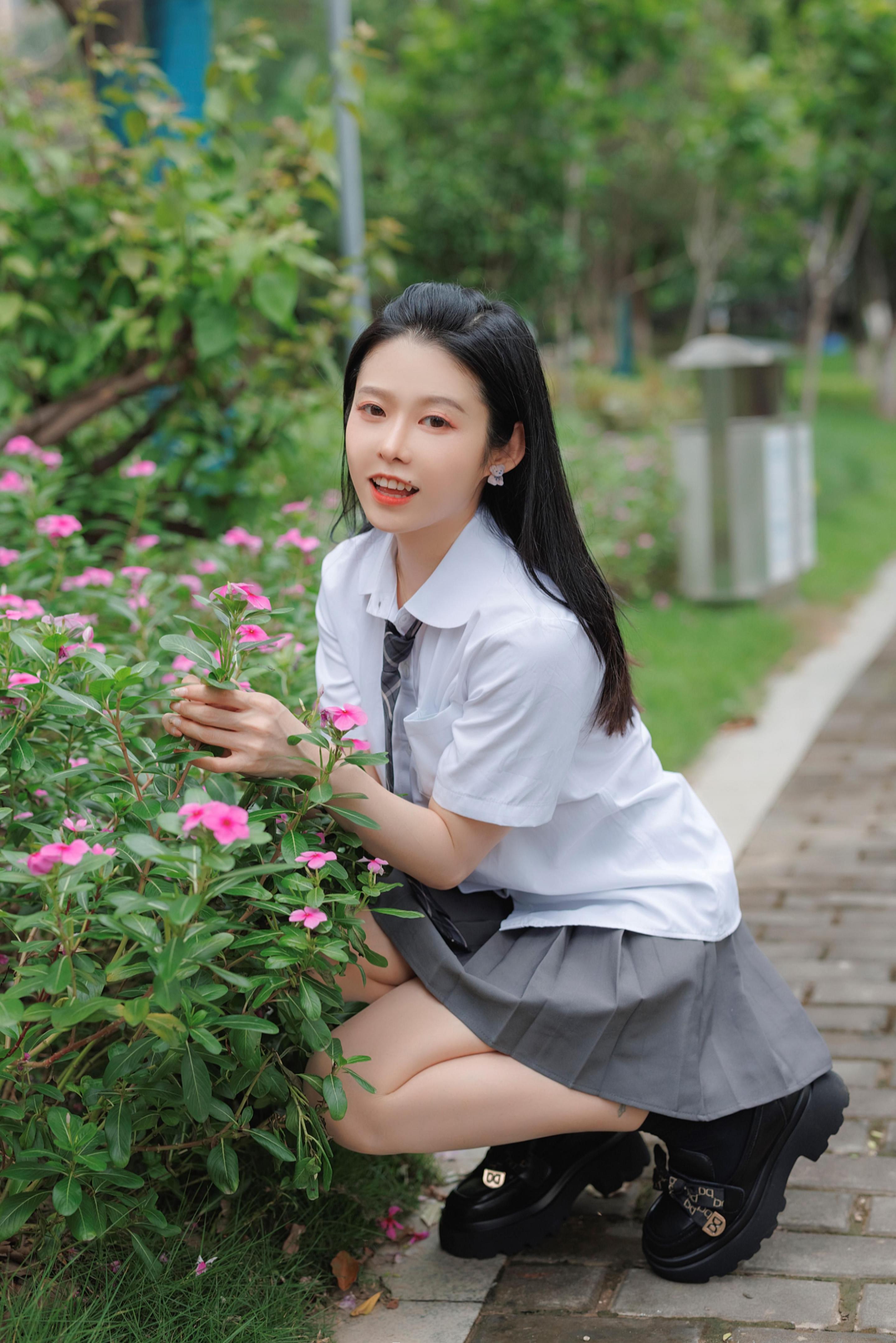 半夜就适合看看妞