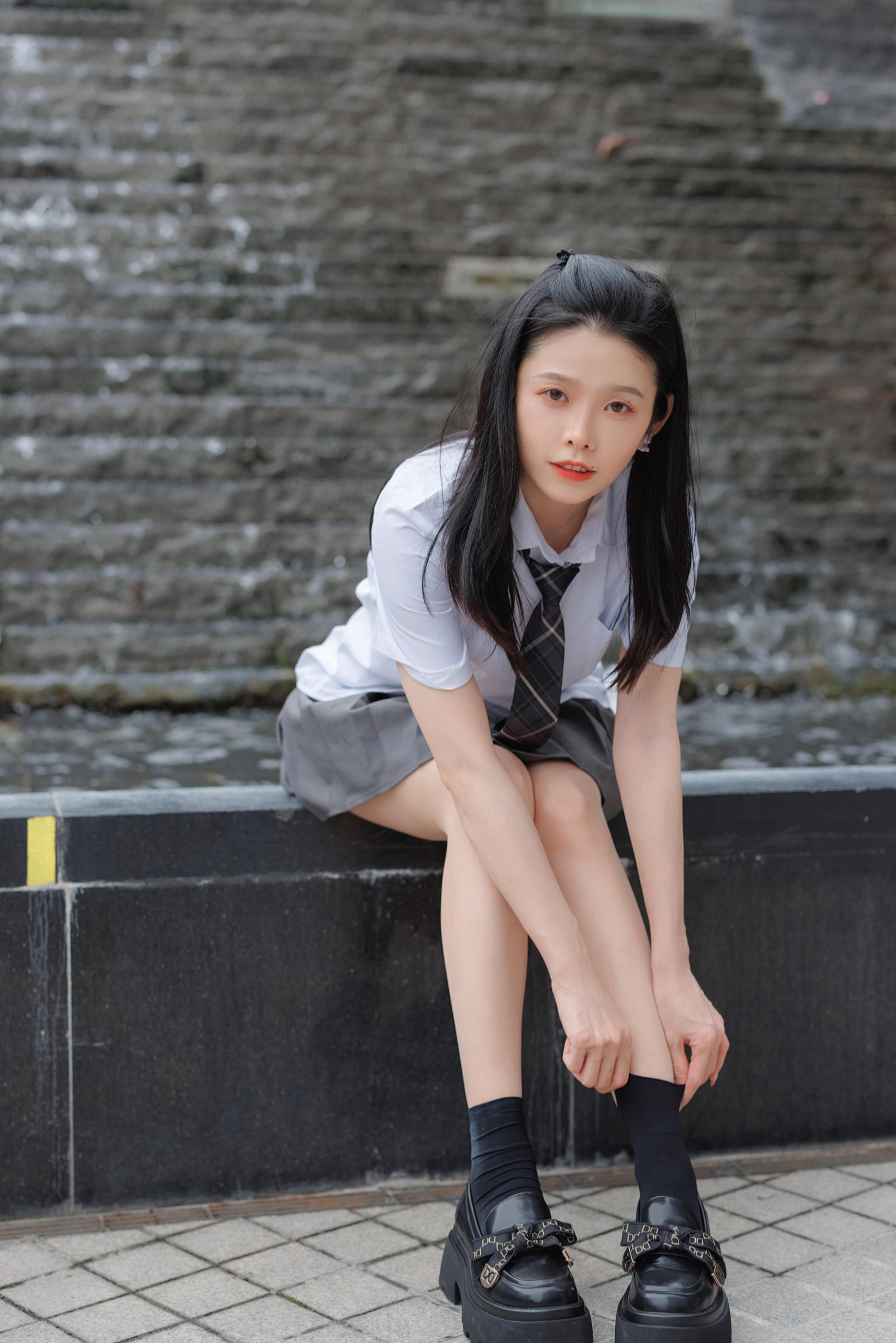 半夜就适合看看妞