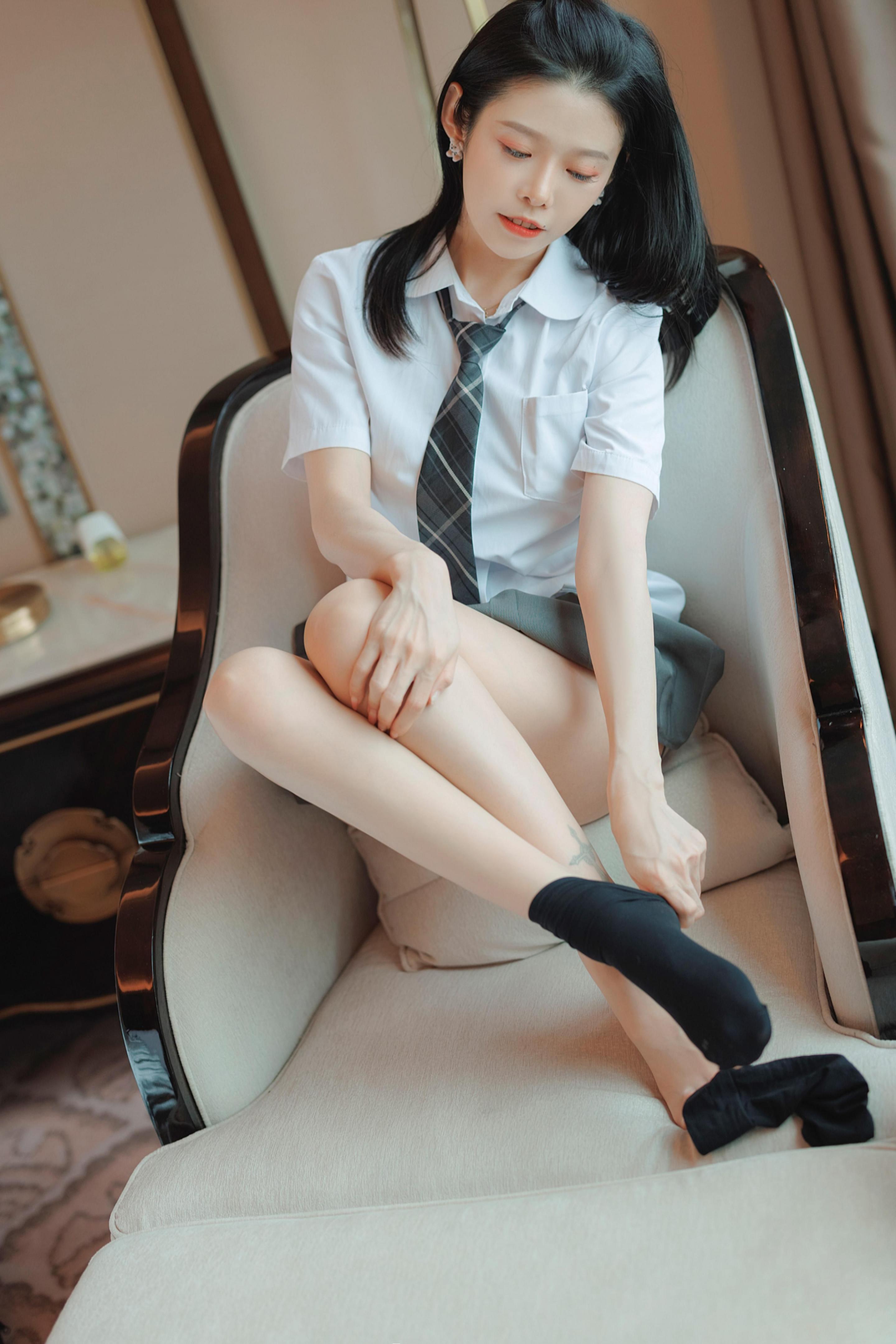 半夜就适合看看妞