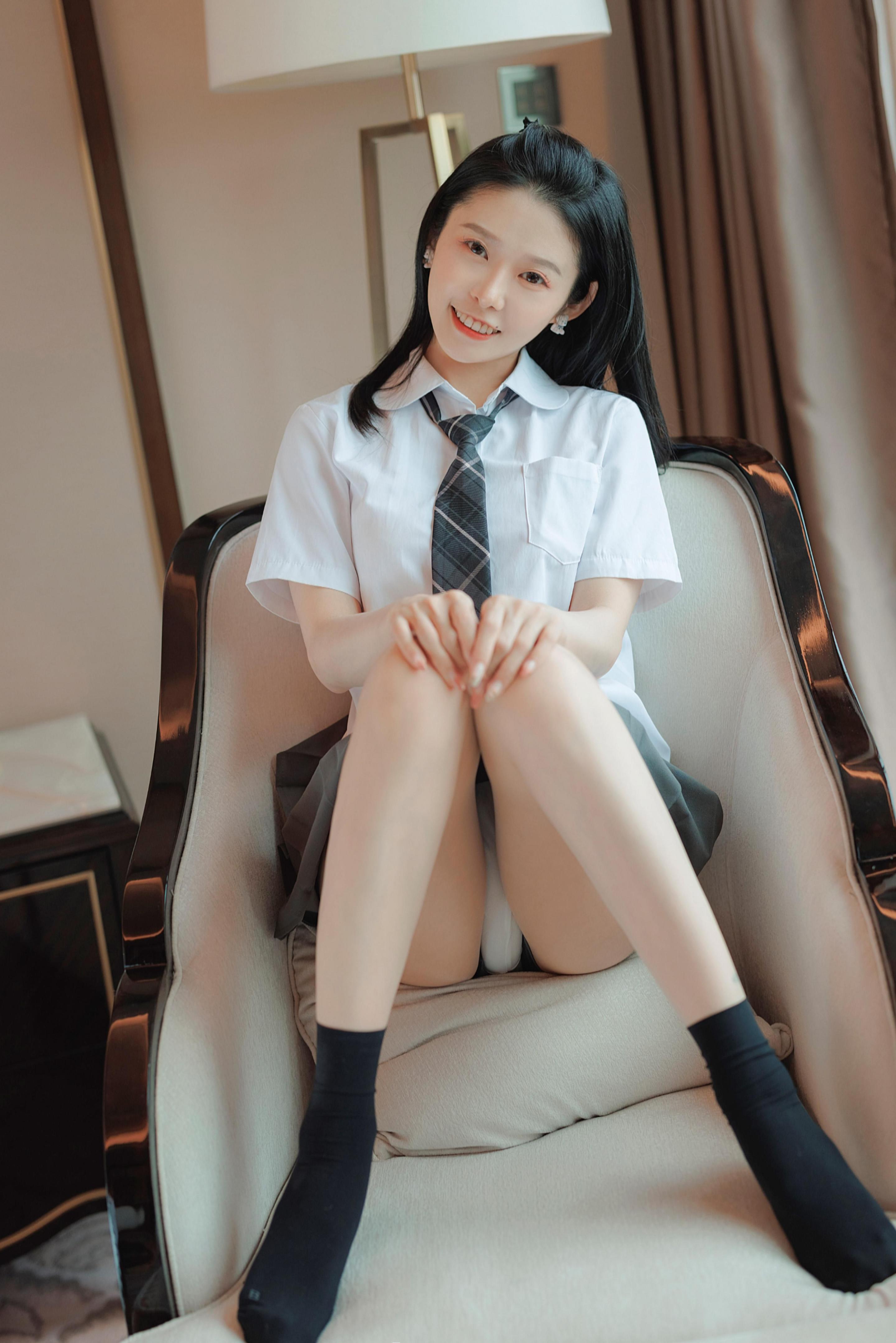 半夜就适合看看妞