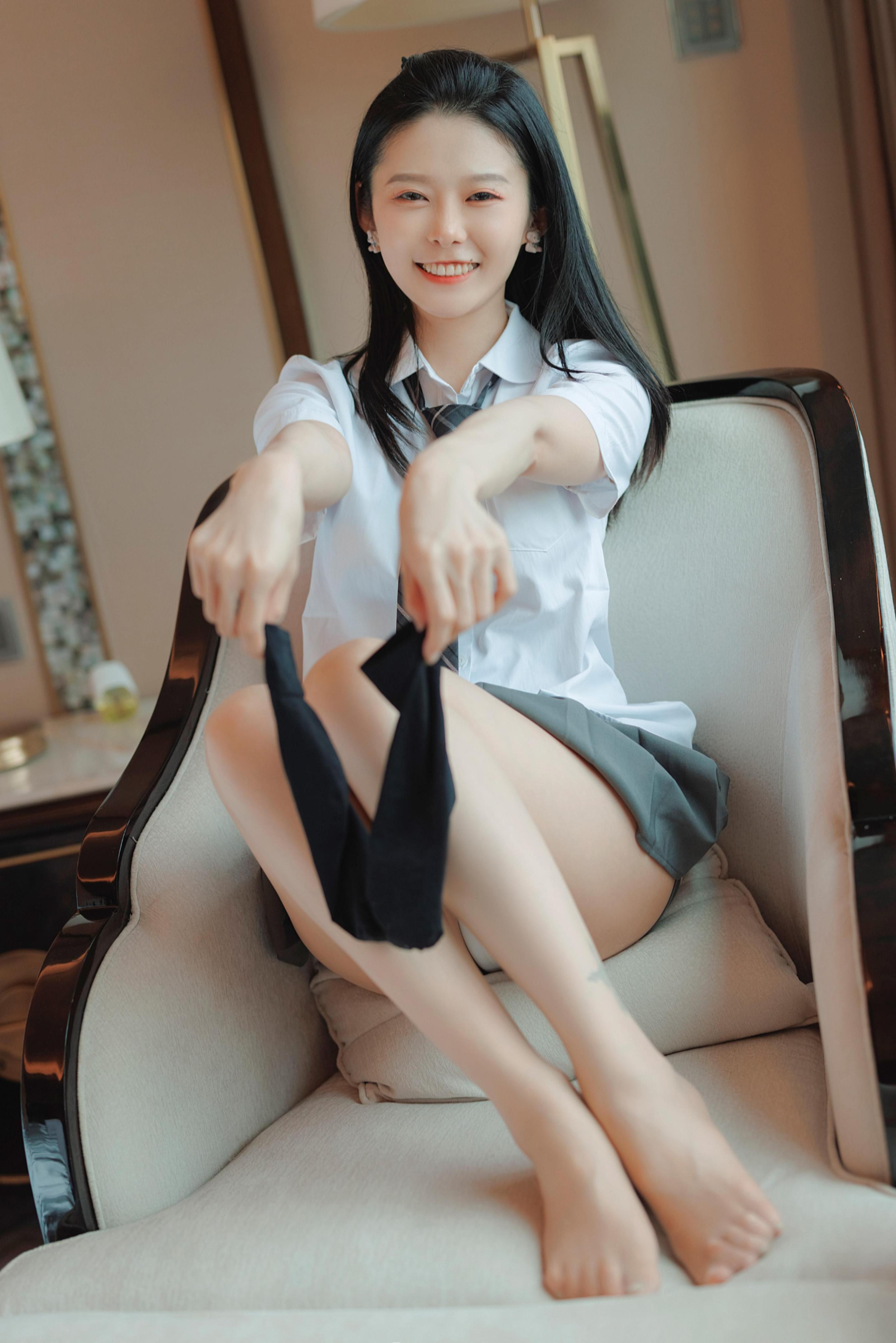半夜就适合看看妞