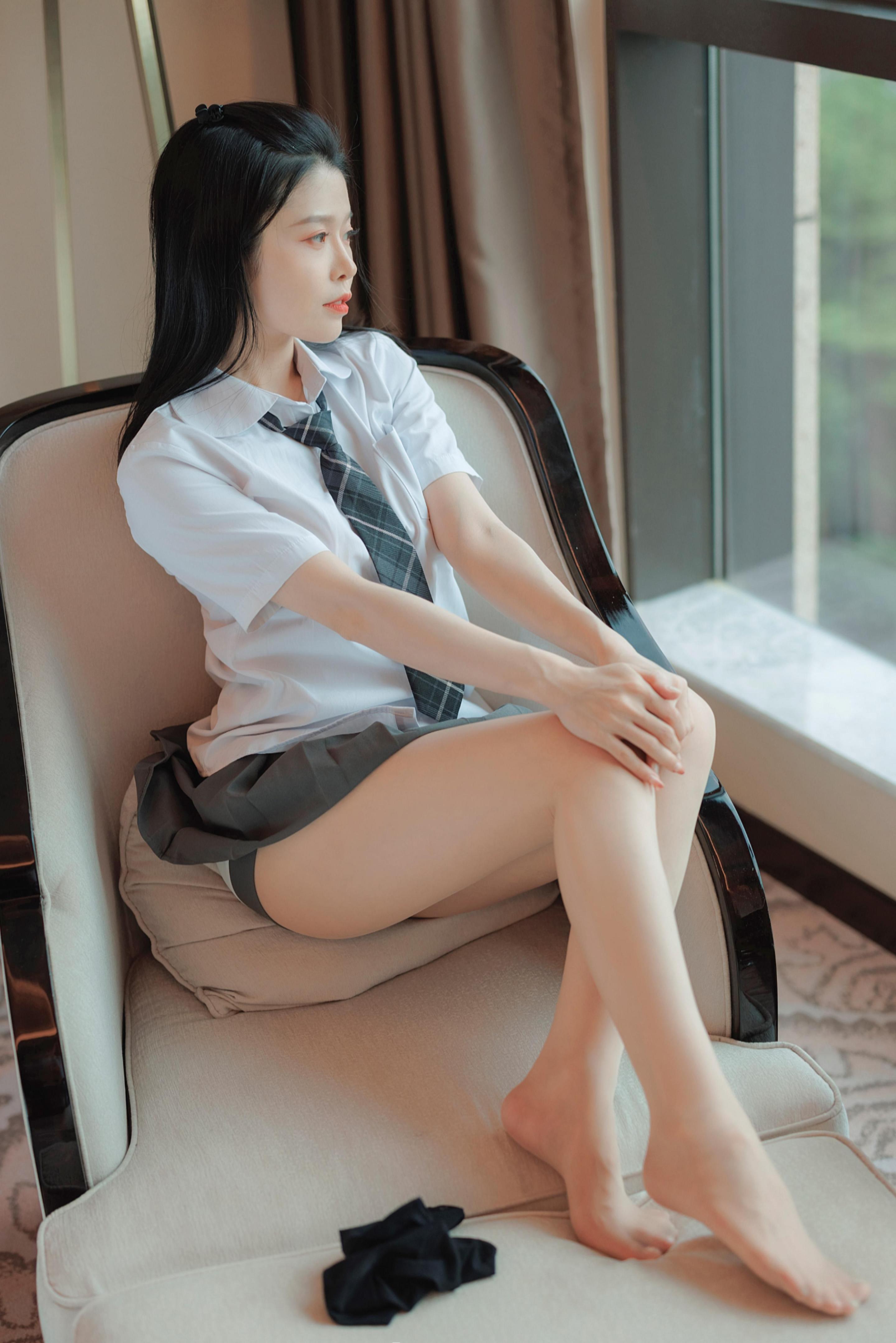 半夜就适合看看妞