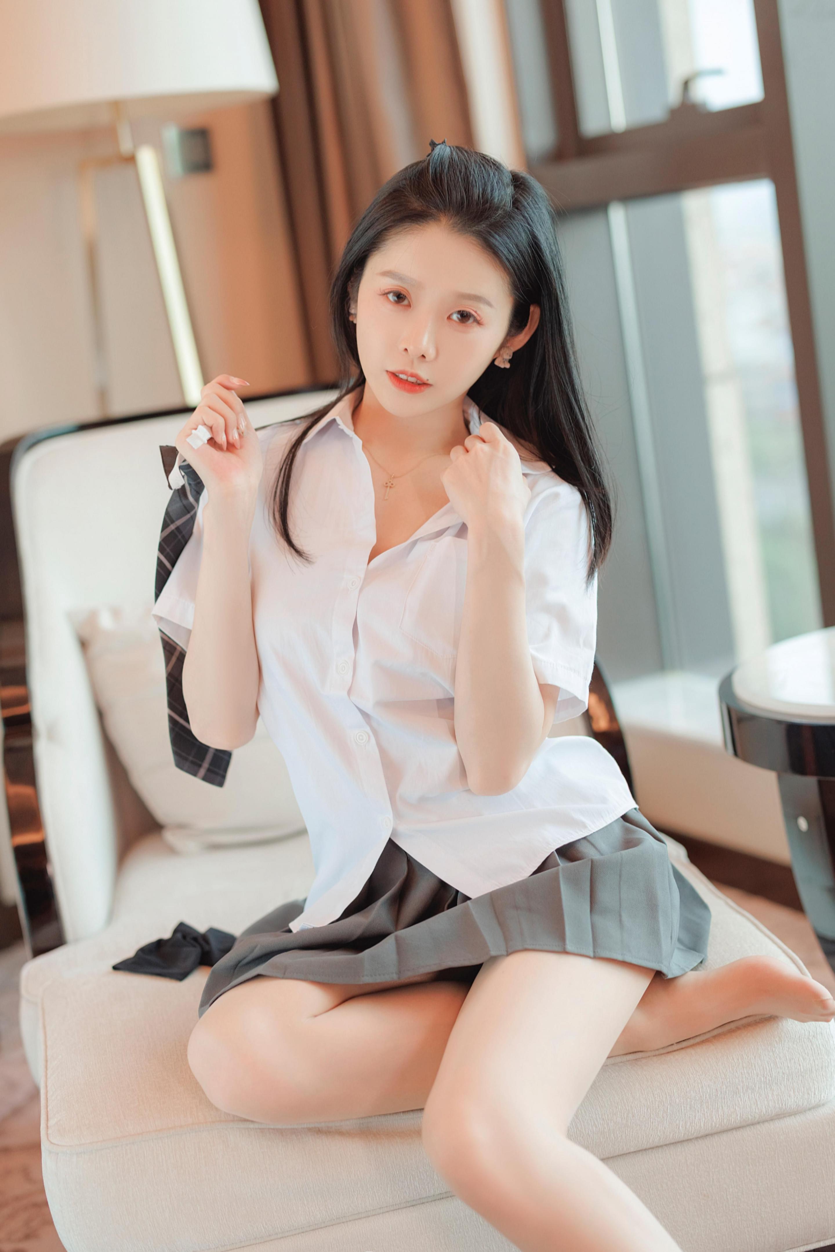 半夜就适合看看妞
