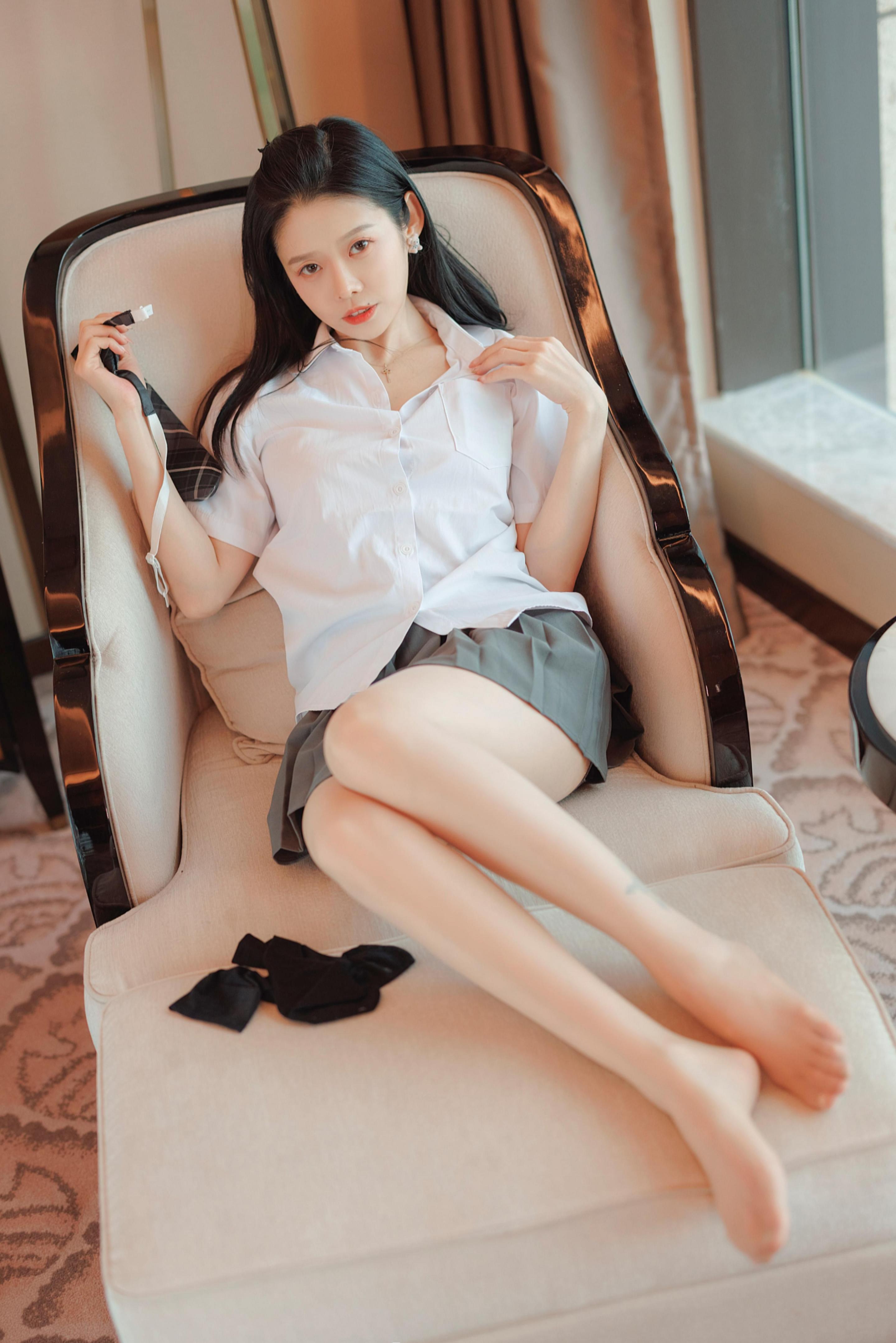 半夜就适合看看妞