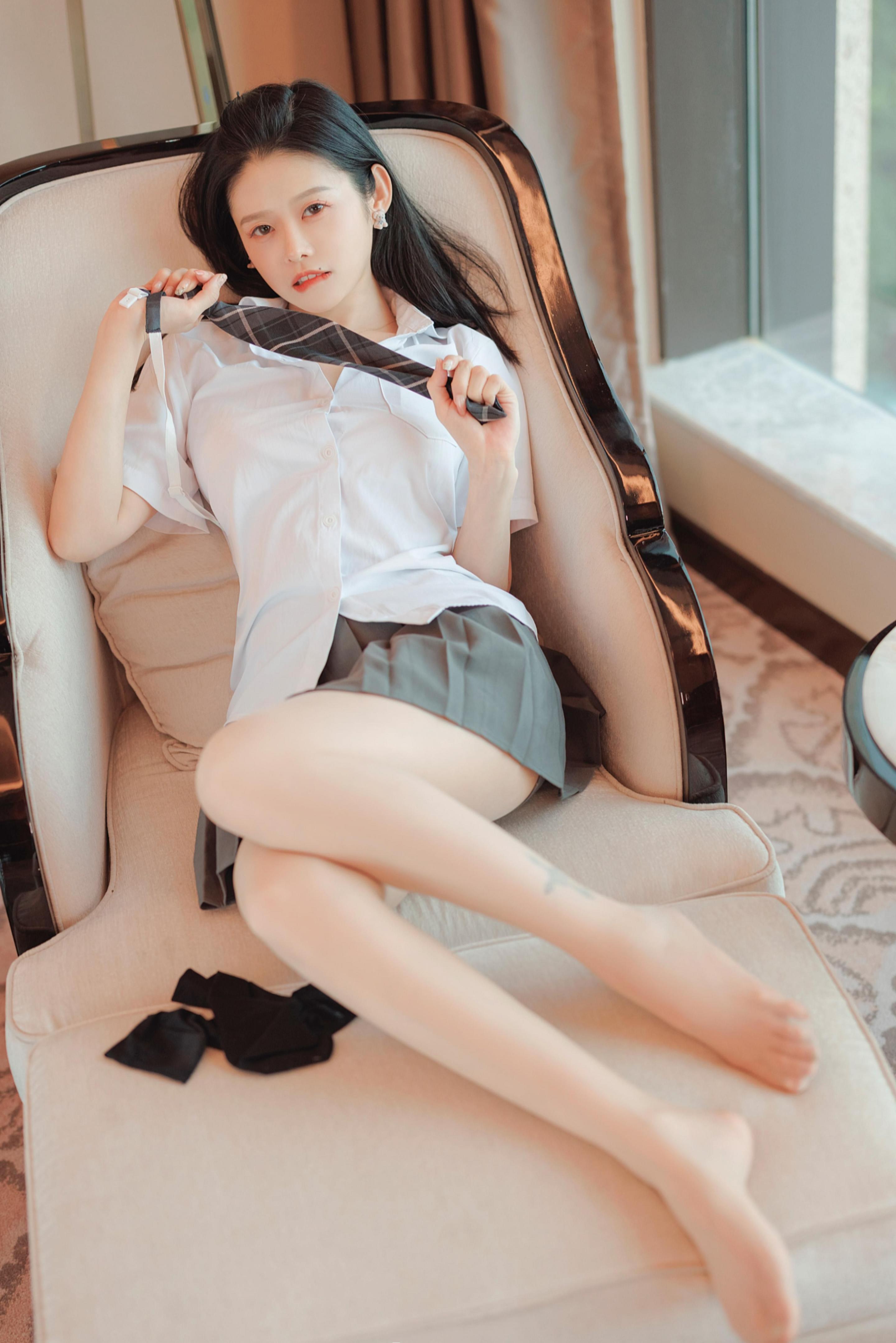 半夜就适合看看妞