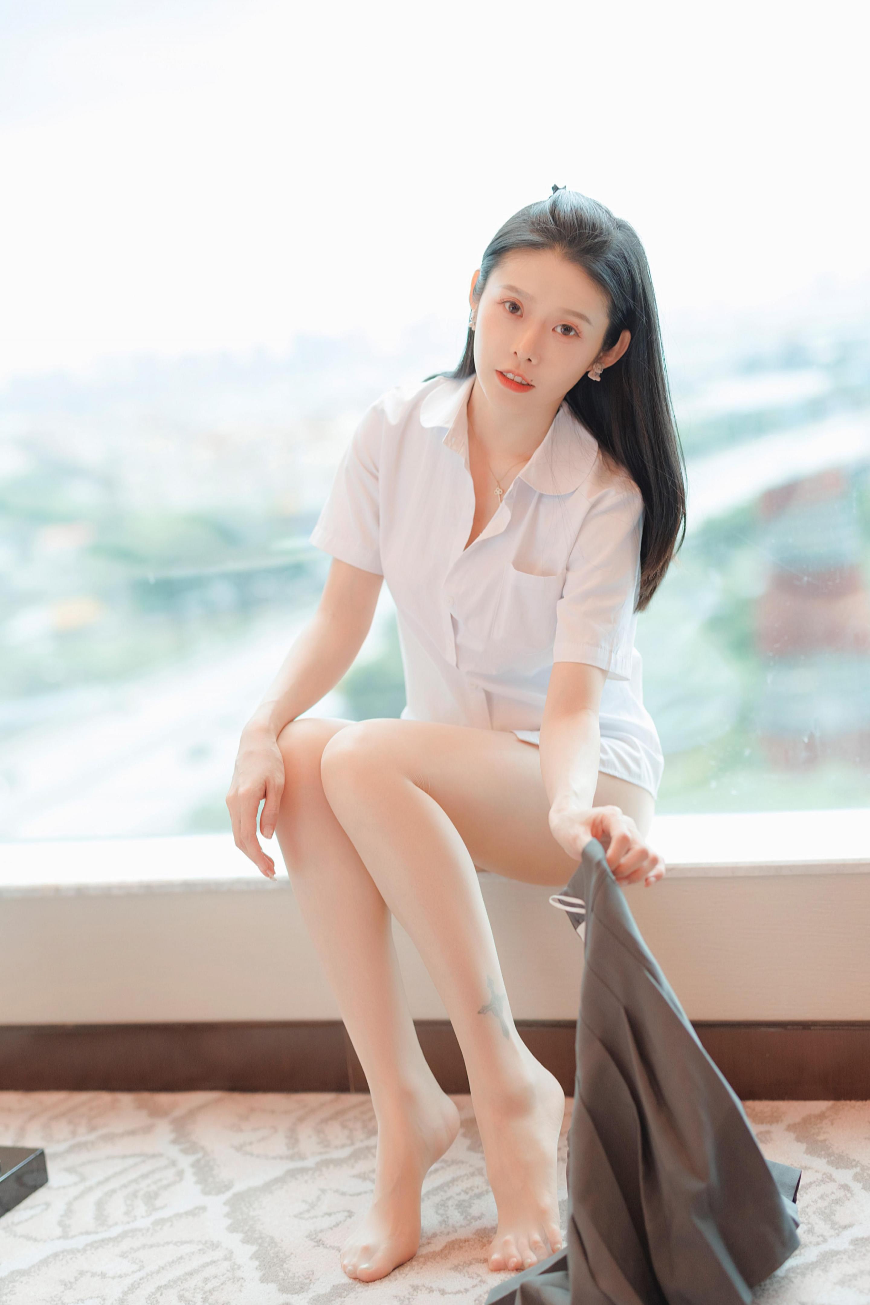 半夜就适合看看妞