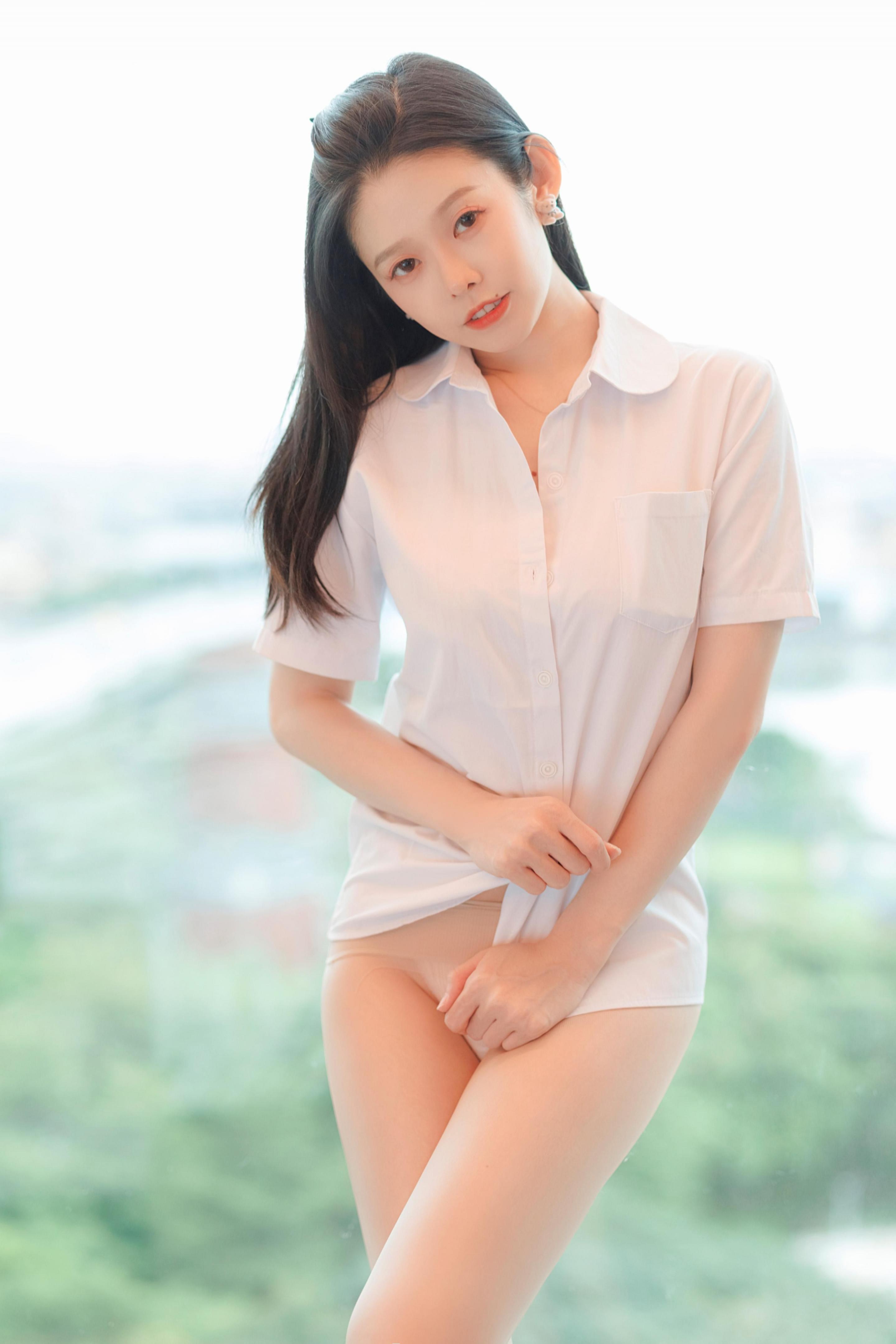 半夜就适合看看妞