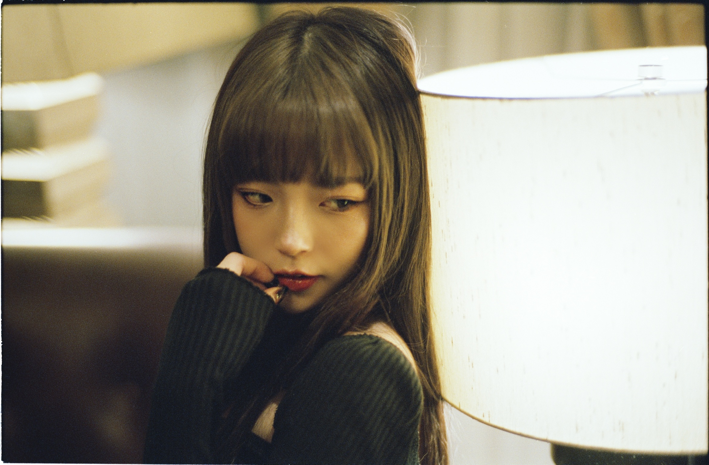 陈妮妮UNI杨柳腰风情写真 20250903