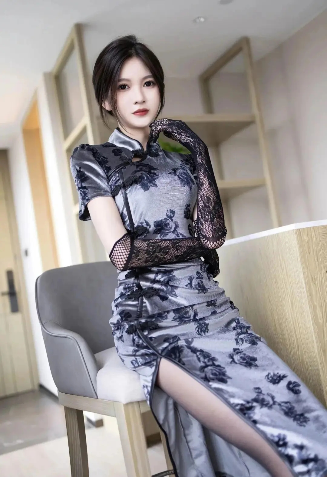 超有味道的黑丝秘书