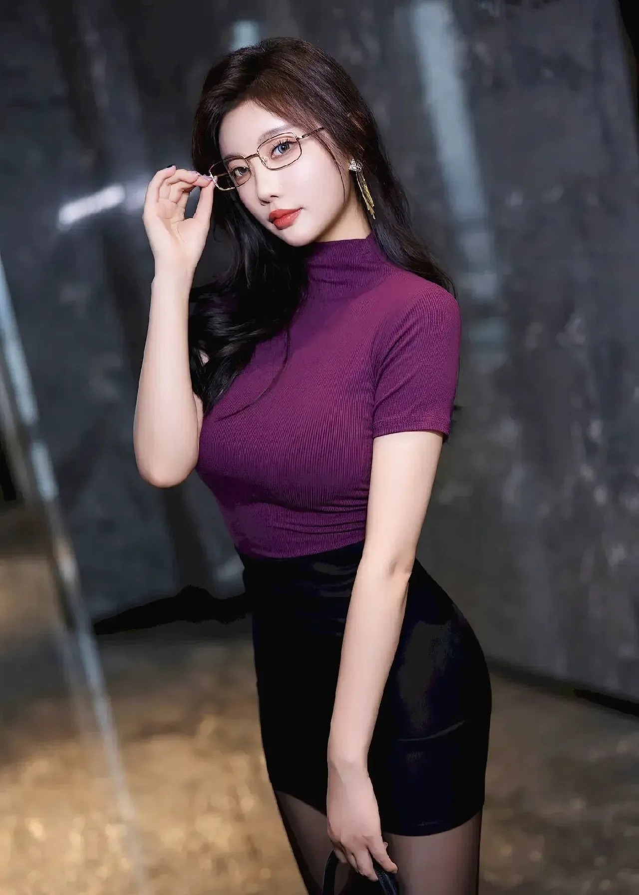 高叉裙下的白丝美腿