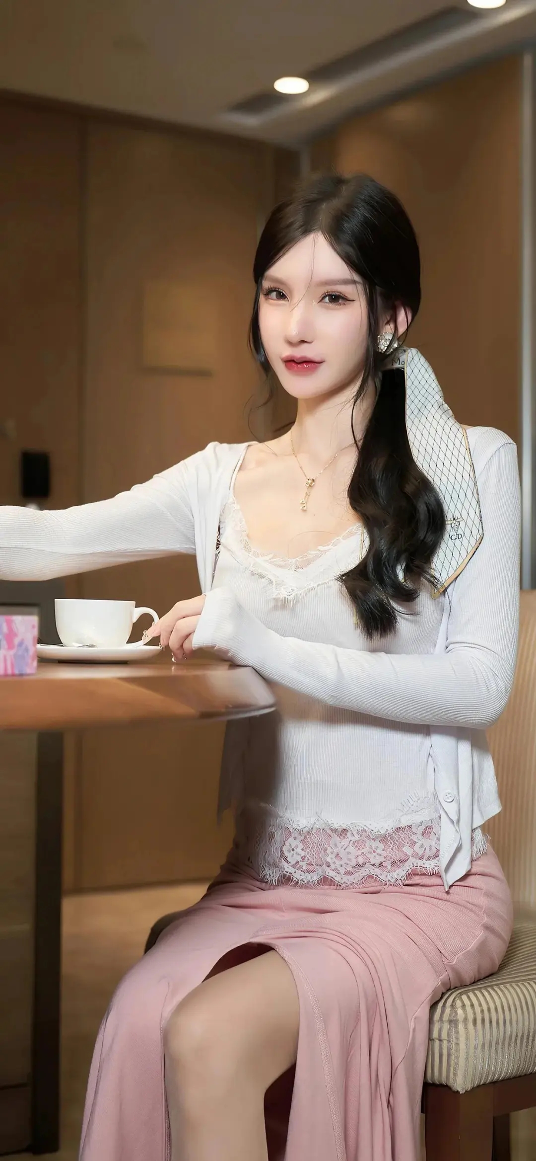 美女包臀裙，曲线真诱人