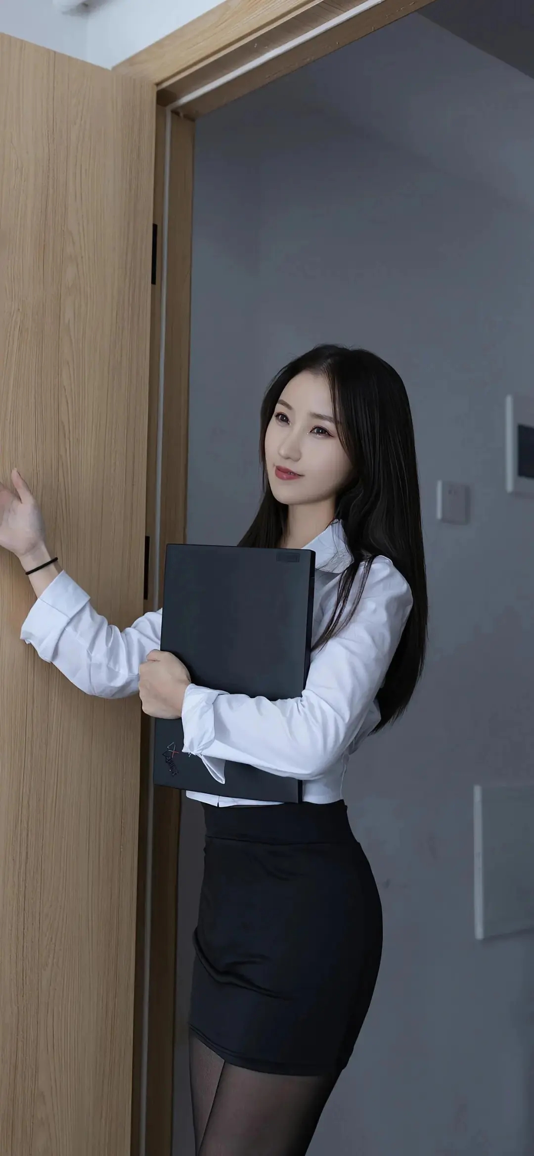 美女包臀裙，曲线真诱人