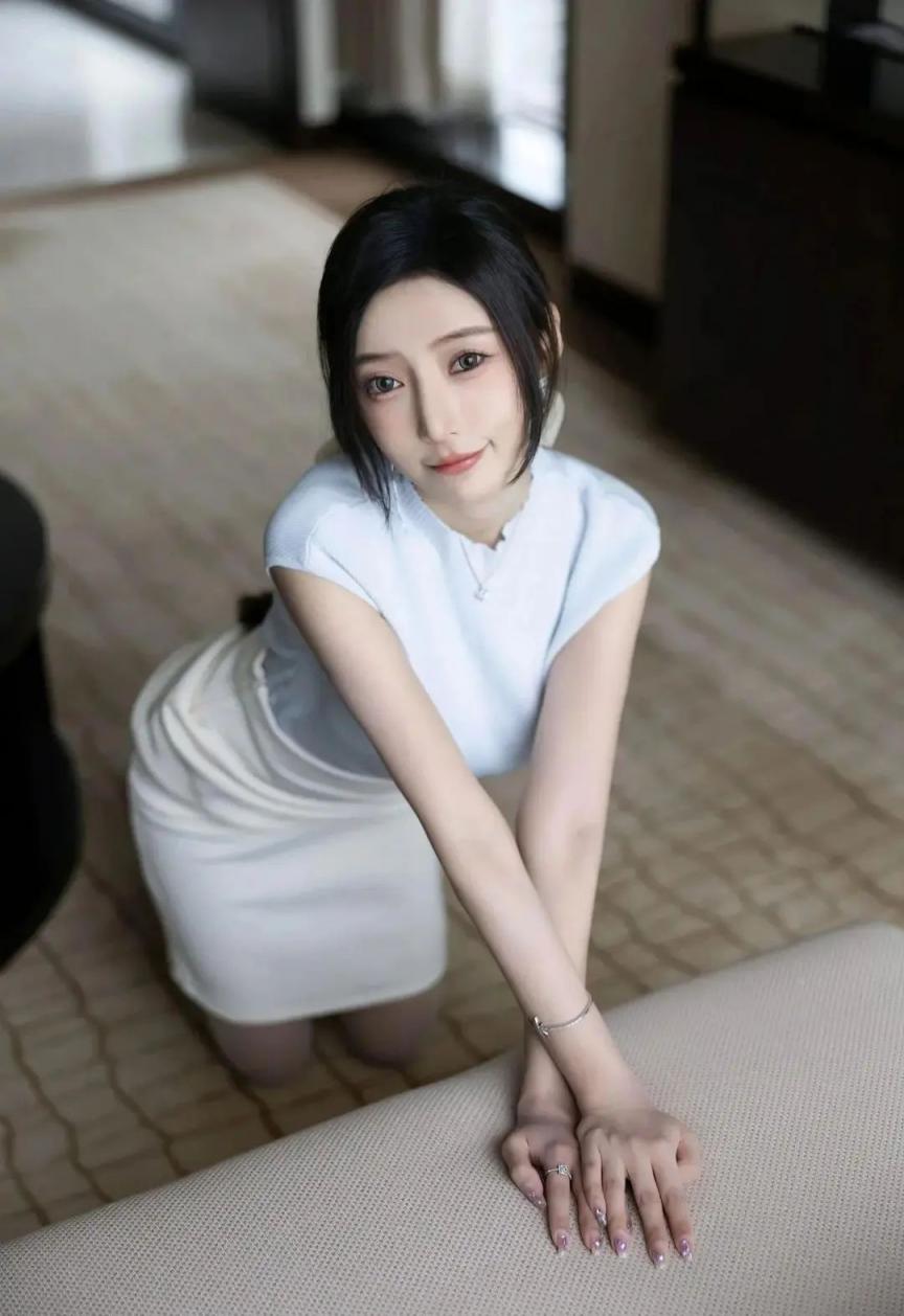 包臀裙美少妇凹凸身材