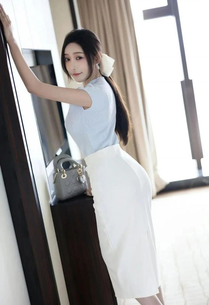 包臀裙美少妇凹凸身材