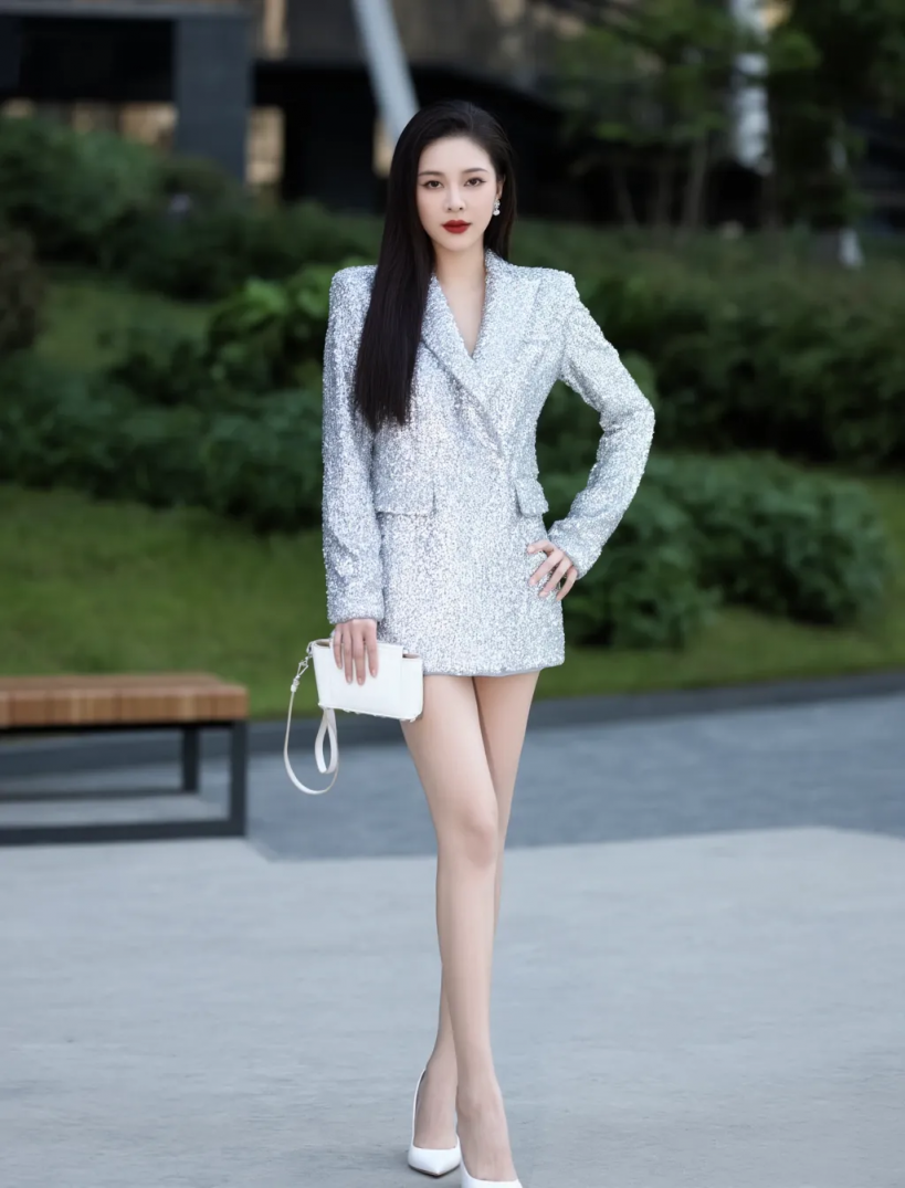 包臀裙美少妇凹凸身材