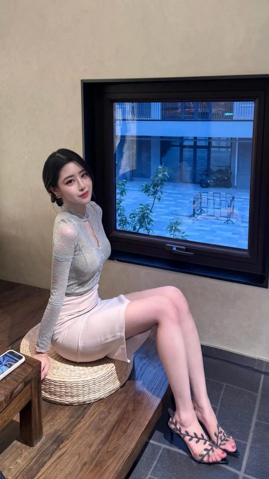 包臀裙美少妇凹凸身材