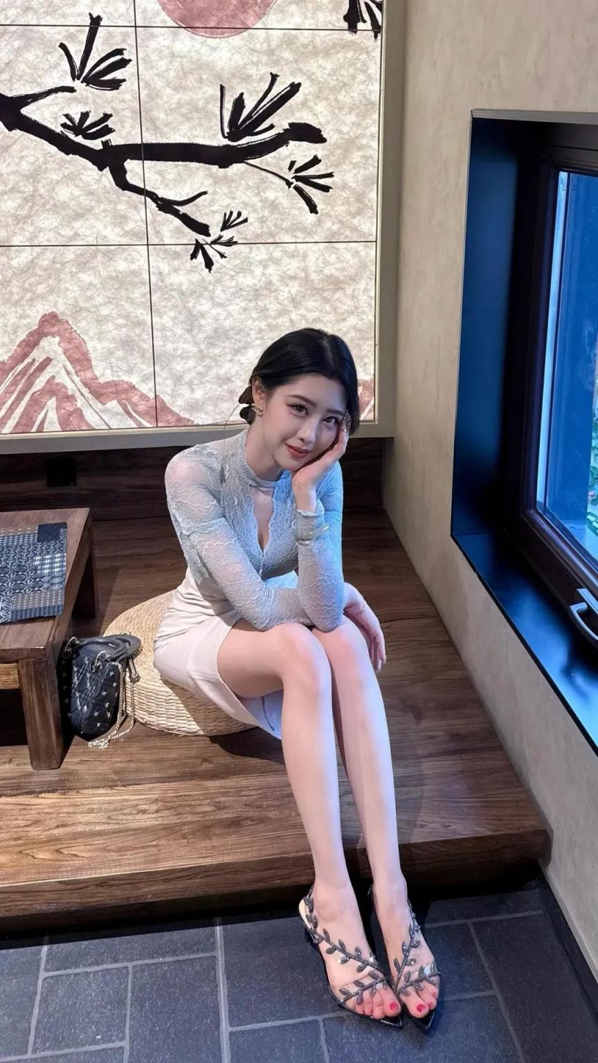 包臀裙美少妇凹凸身材