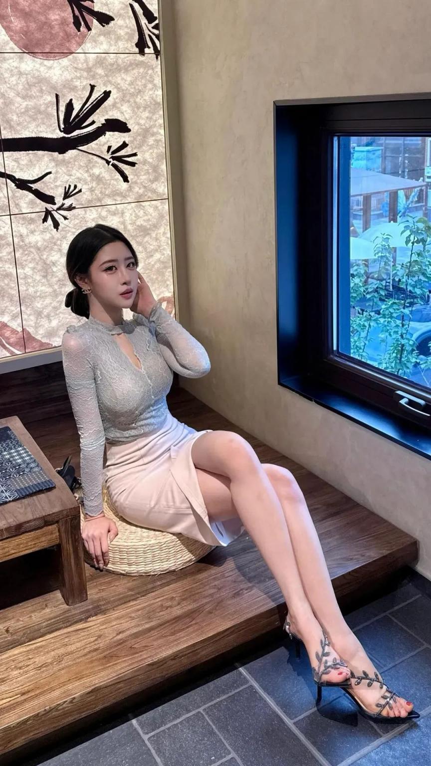 包臀裙美少妇凹凸身材