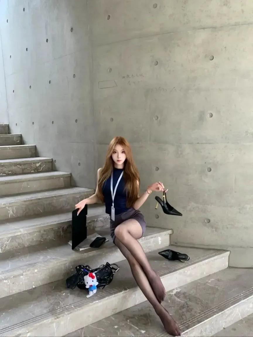 包臀裙美少妇凹凸身材