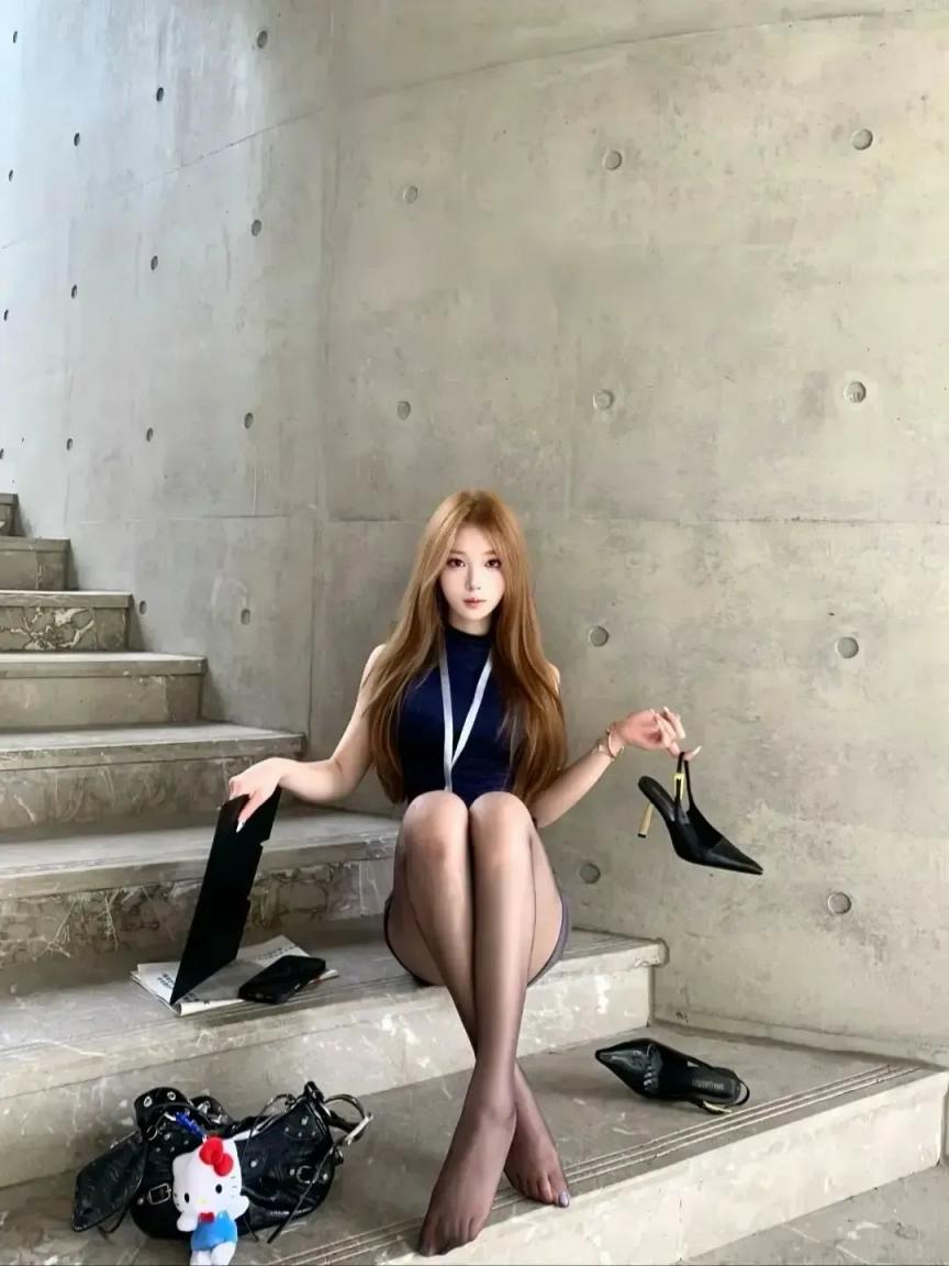 包臀裙美少妇凹凸身材