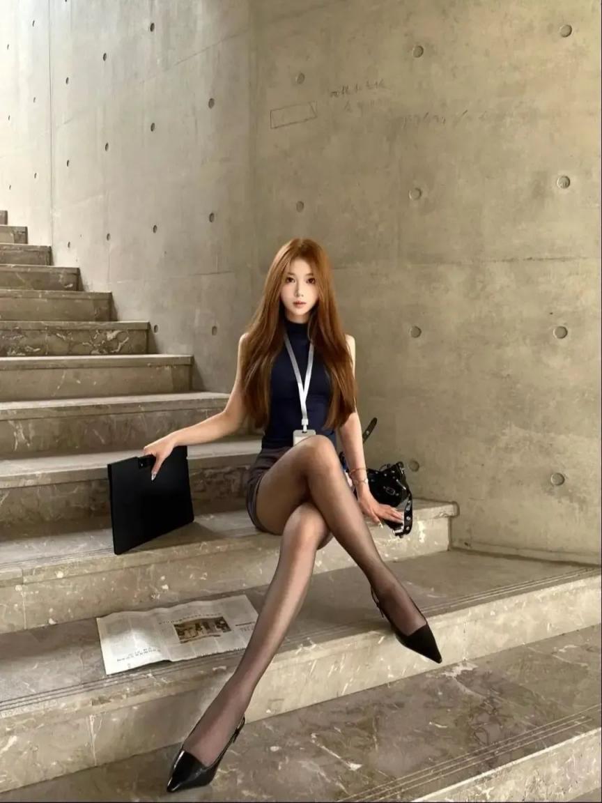 包臀裙美少妇凹凸身材