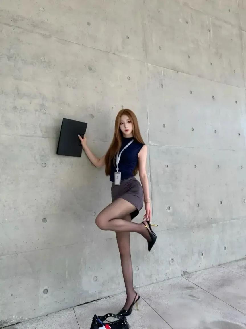 包臀裙美少妇凹凸身材