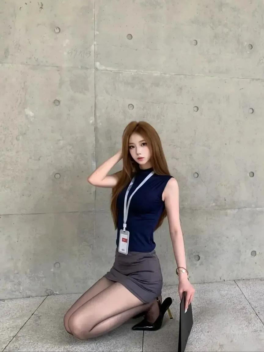 包臀裙美少妇凹凸身材