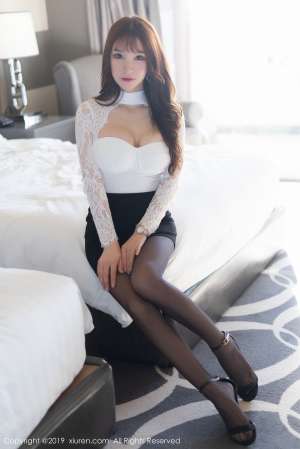 周于希Sandy 黑丝吊袜性感写真