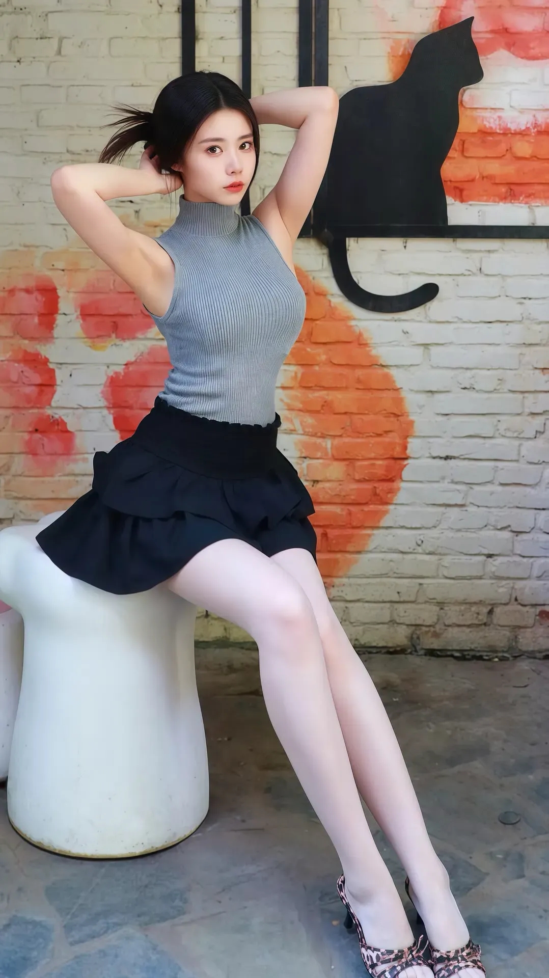 开叉短旗袍下的美腿