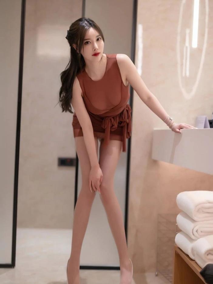 包臀裙曲线婀娜